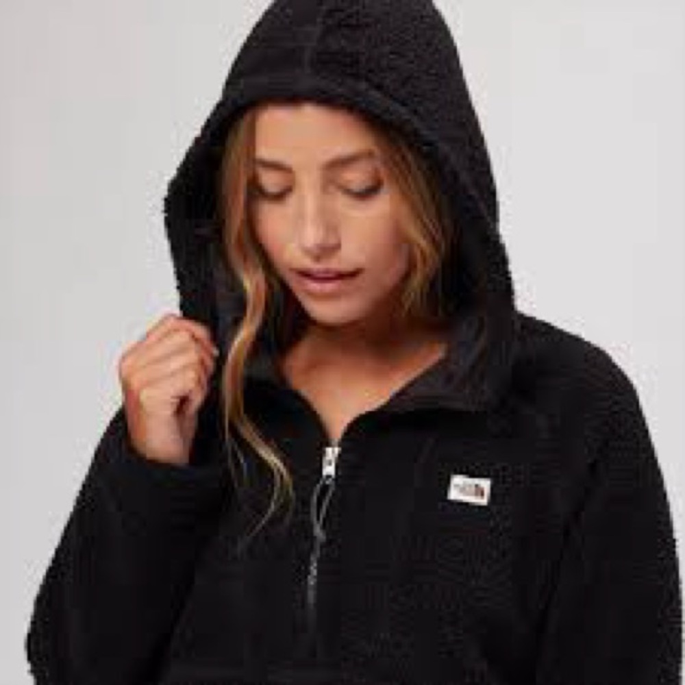 The North Face Woman’s Cozy Black Fleece Sweater